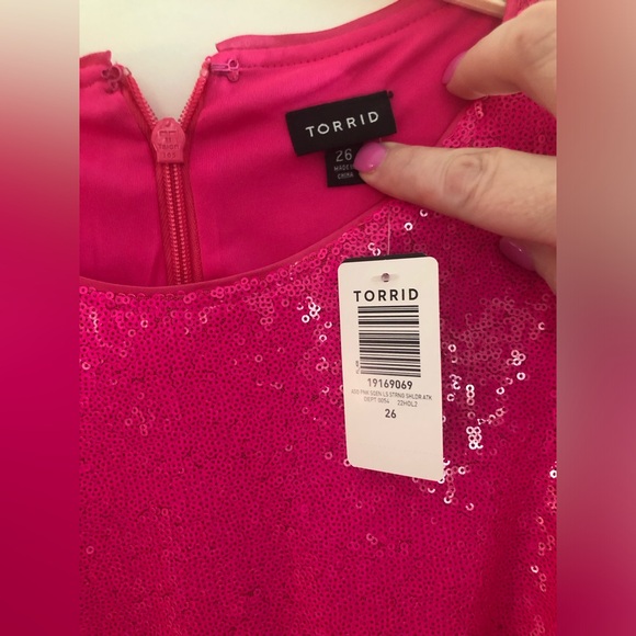 Torrid sz 26 Pink At The Knee Sequin Strong Shoulder Dress NWT - Picture 7 of 8